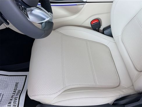 Used 2025 Mercedes-Benz GLC 300 4MATIC image 21