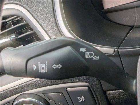 Used 2021 Ford Edge SE image 26