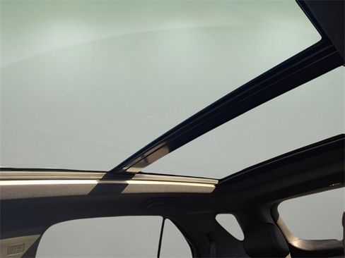 Used 2022 Chevrolet Equinox RS w/ LPO, Floor Liner Package image 22