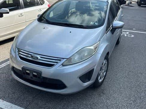 Used 2011 Ford Fiesta SE w/ Super Fuel Economy Pkg FWD image 5
