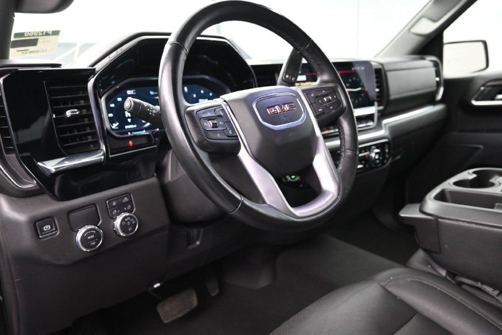 Used 2025 GMC Sierra 1500 SLT RWD image 11