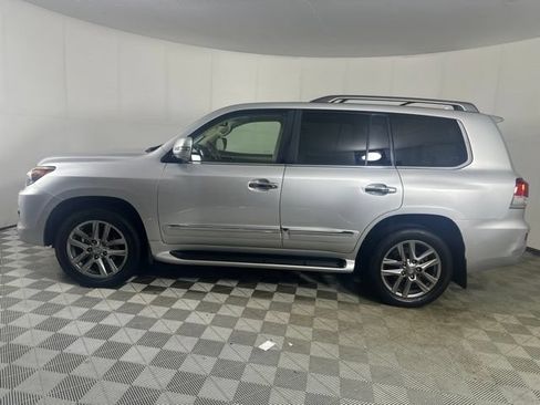 Used 2013 Lexus LX 570 4WD image 4