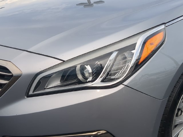 Used 2015 Hyundai Sonata Limited w/ Option Group 05 FWD image 10