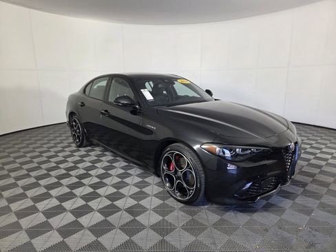 Used 2024 Alfa Romeo Giulia Veloce AWD/4WD image 2