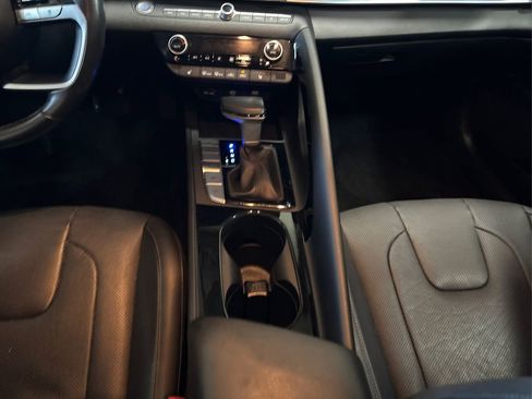 Used 2021 Hyundai Elantra Limited image 19