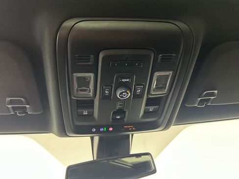 Used 2022 GMC Yukon XL Denali AWD/4WD image 24