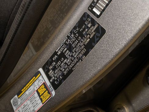 Certified 2024 Kia Forte LXS image 18