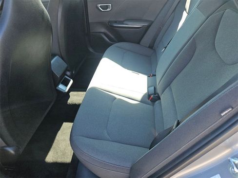Used 2025 Kia K4 LXS image 27