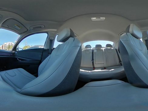 Used 2025 Hyundai Elantra Limited image 45