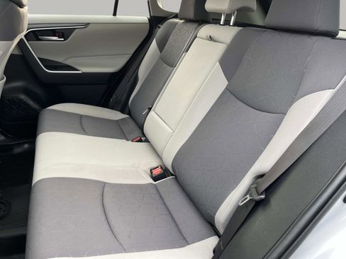 Used 2019 Toyota RAV4 XLE w/ Phone Cable & Charge Package image 21