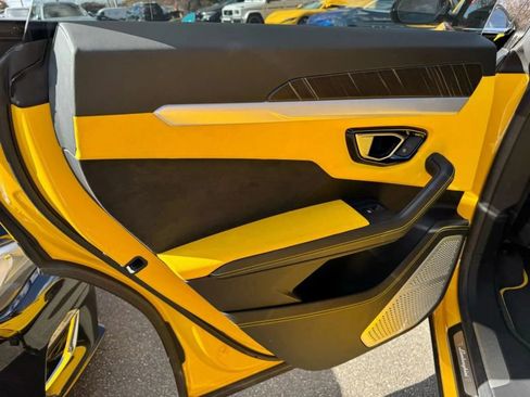 Used 2019 Lamborghini Urus image 21