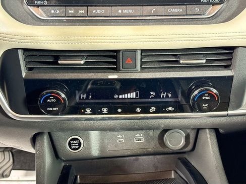 Used 2023 Nissan Rogue SV image 13