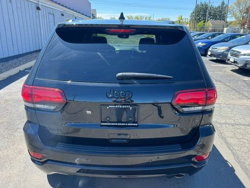 Used 2017 Jeep Grand Cherokee Altitude AWD/4WD image 11