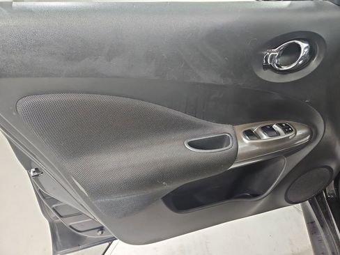 Used 2014 Nissan Juke S image 11
