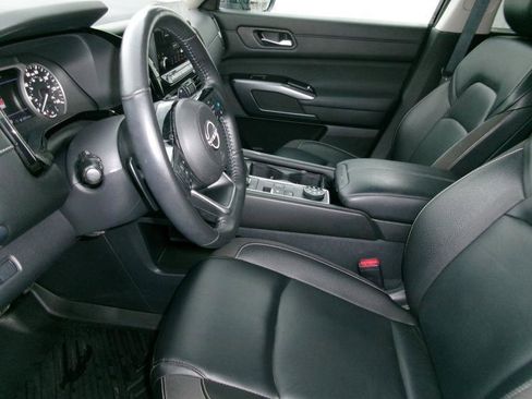 Used 2023 Nissan Pathfinder SL w/ Lighting Package (N92) AWD/4WD image 14