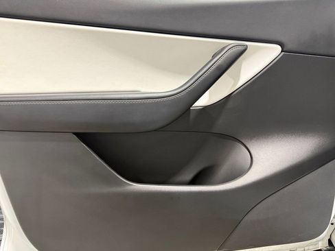 Used 2021 Tesla Model Y Long Range image 22