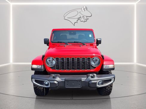 Used 2025 Jeep Gladiator Sport AWD/4WD image 7