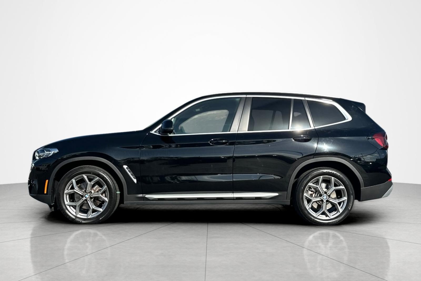 Used 2023 BMW X3 sDrive30i w/ Premium Package RWD image 2
