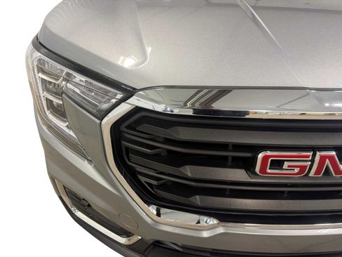 Used 2024 GMC Terrain SLE FWD image 4