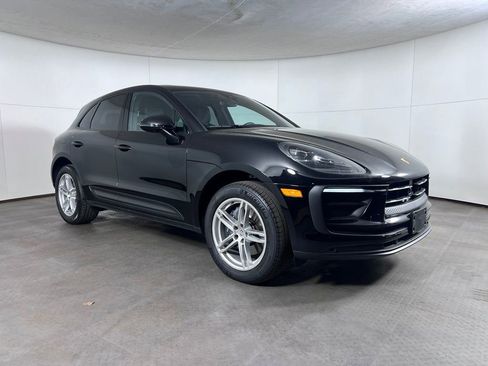 Certified 2025 Porsche Macan AWD/4WD image 8
