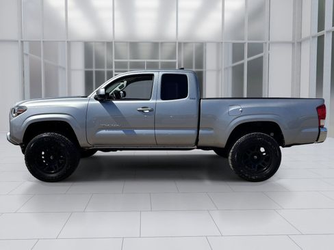 Used 2016 Toyota Tacoma SR5 w/ Towing Package RWD image 3