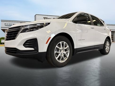 Used 2022 Chevrolet Equinox LS w/ LPO, Floor Liner Package image 10