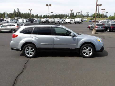 Used 2014 Subaru Outback 3.6R Limited w/ Moonroof Package AWD/4WD image 6