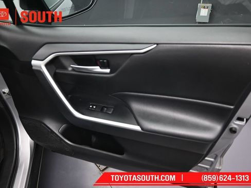 Used 2021 Toyota RAV4 XLE AWD/4WD image 25