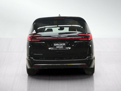 Used 2025 Chrysler Pacifica Select FWD image 5