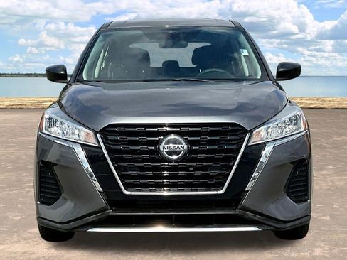 Used 2021 Nissan Kicks S image 2