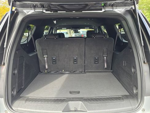 Used 2023 GMC Yukon XL SLE image 12