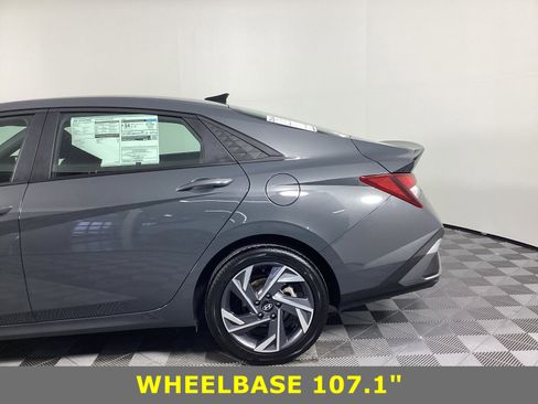 Certified 2025 Hyundai Elantra Sport image 9