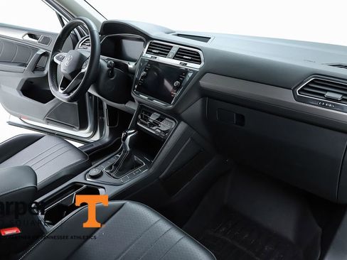 Used 2022 Volkswagen Tiguan SE image 33