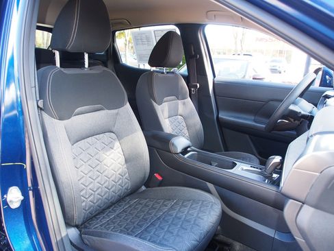 Used 2025 Nissan Kicks SV image 11