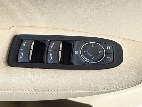 Used 2019 Cadillac XT5 FWD image 22