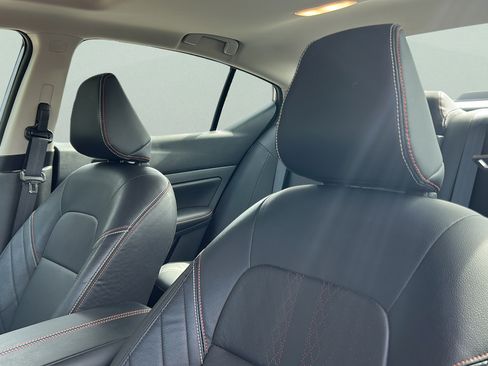 Used 2025 Nissan Altima 2.5 SR w/ SR Premium Package FWD image 13