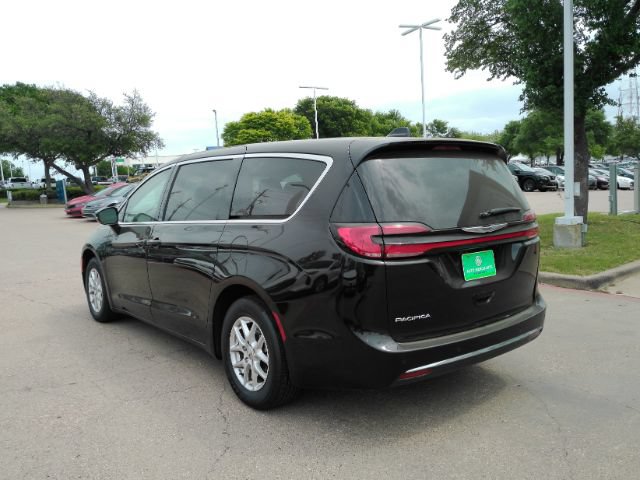 Used 2024 Chrysler Pacifica Touring-L FWD image 11
