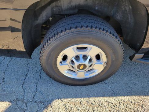 Used 2016 Chevrolet Suburban 3500 LS w/ Driver Alert Package image 35