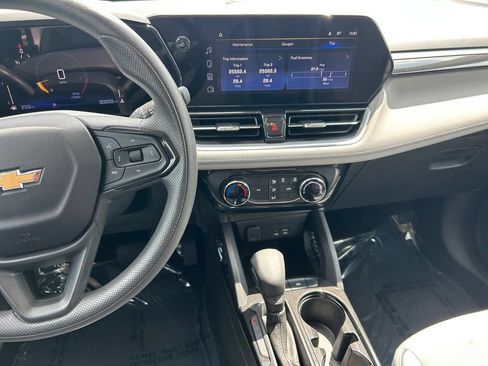 Used 2025 Chevrolet TrailBlazer LT FWD image 17