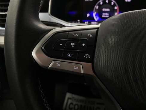 Used 2025 Volkswagen Taos SE image 15