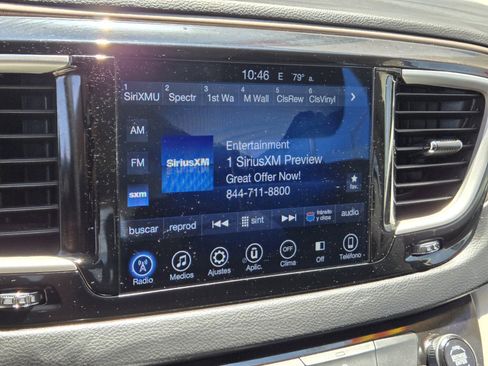 Used 2017 Chrysler Pacifica Touring FWD image 18