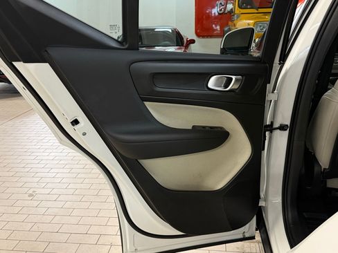 Used 2025 Volvo XC40 B5 Plus image 34