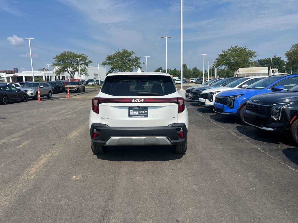 Certified 2024 Kia Seltos LX AWD/4WD image 8