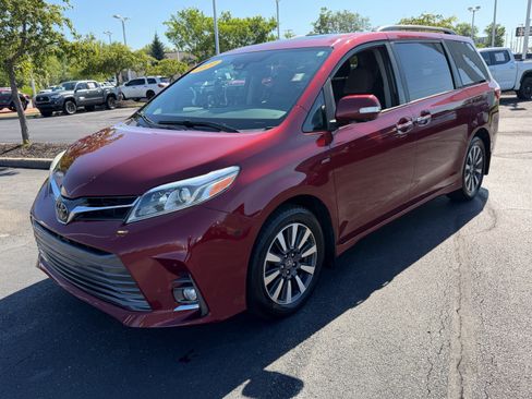 Used 2020 Toyota Sienna Limited Premium w/ Carpet Mat Package AWD/4WD image 5