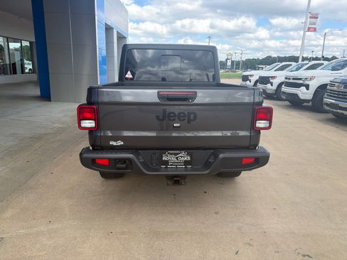 Used 2022 Jeep Gladiator Sport AWD/4WD image 5