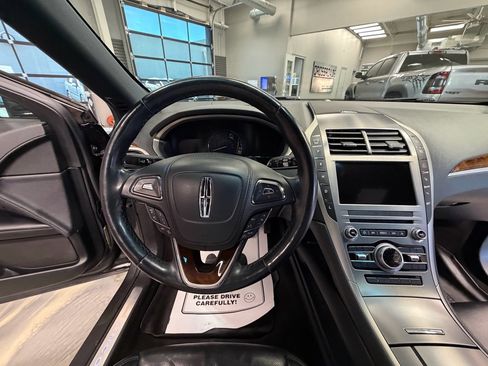 Used 2019 Lincoln MKZ Reserve FWD image 11