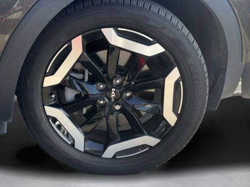 Used 2023 Kia Telluride EX w/ EX Captain's Chair Package image 34