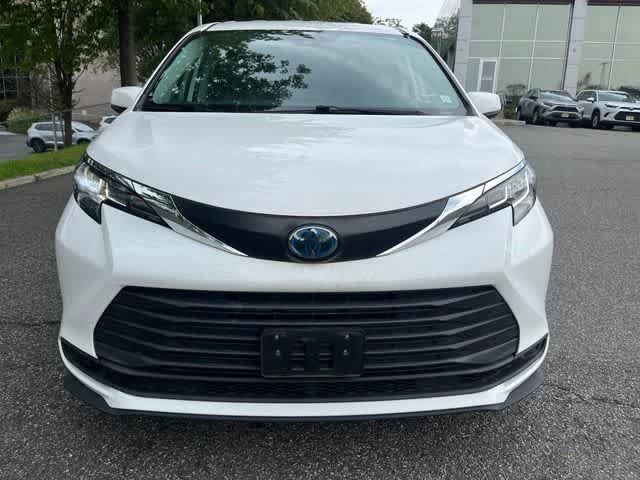 Used 2022 Toyota Sienna LE FWD image 2
