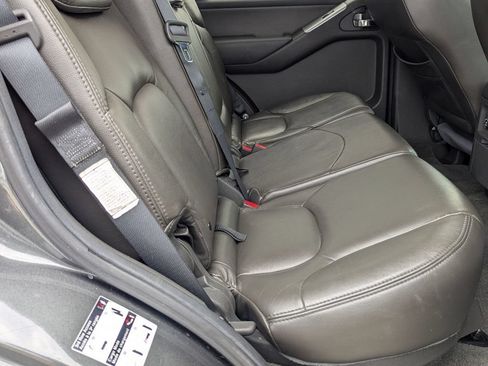 Used 2009 Nissan Pathfinder SE AWD/4WD image 24
