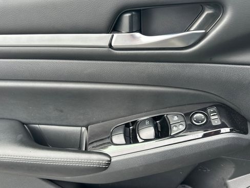 Certified 2023 Nissan Altima 2.5 SV image 11